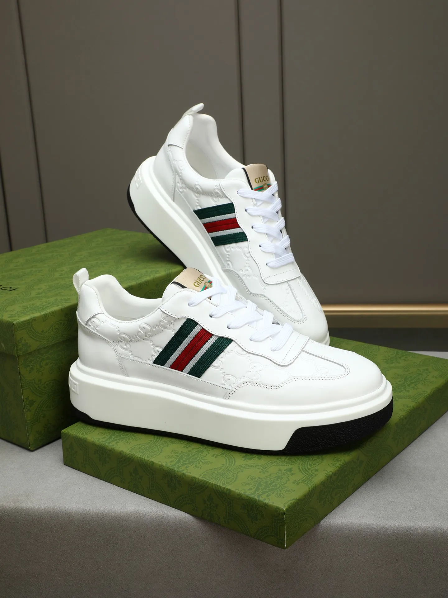 Men's shoes 💰480 New men's shoes GUCCI Fashion trend Made of first-layer calfskin ➕ washed sheep lining! The foot feels super comfortable and the workmanship is impeccable. Foam ultra-light outsole, size: 38-44 (45 customized) 4 colors to choose from!